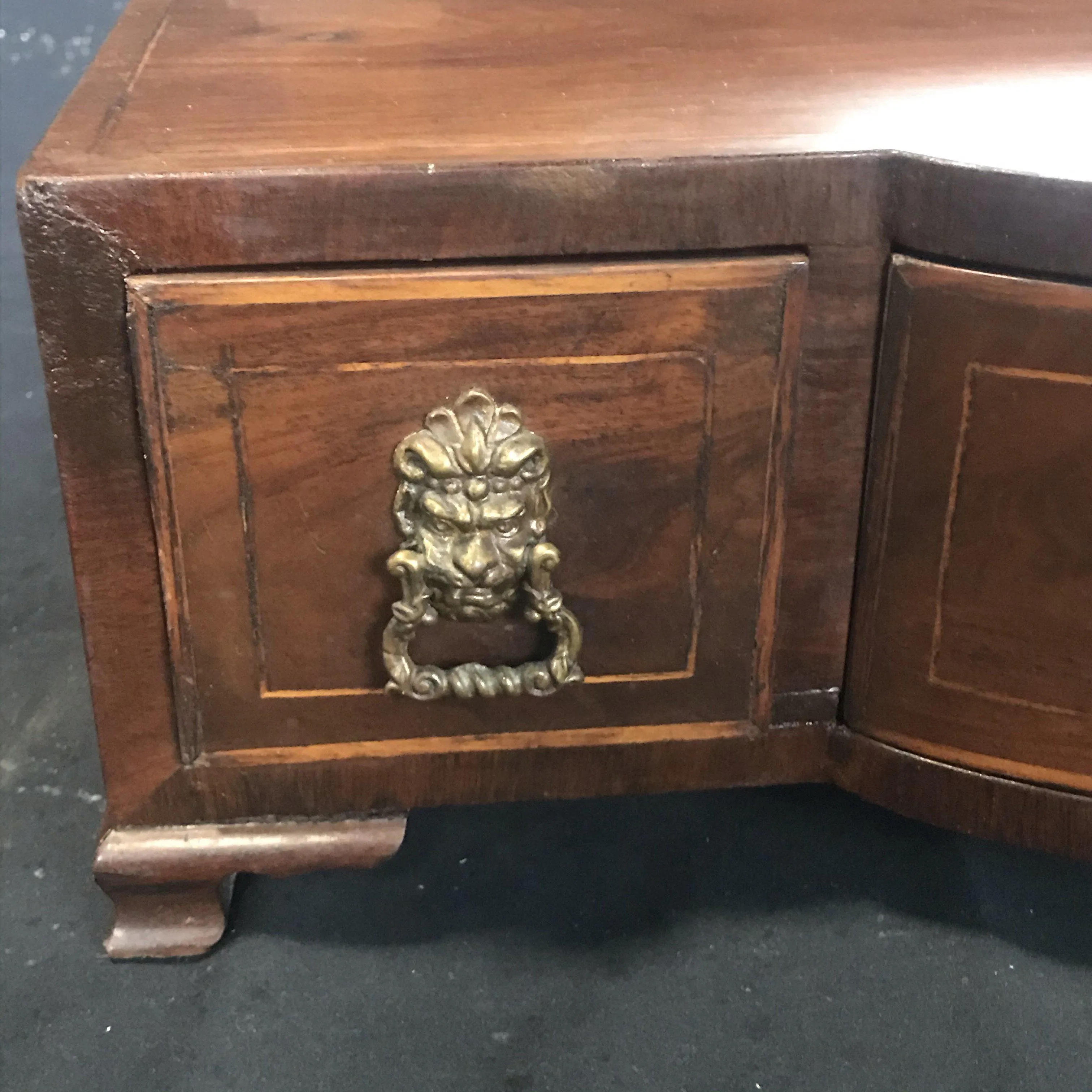 Georgian Regency Mahogany Dressing Table Swing Mirror Toilet with Lions Head Pulls